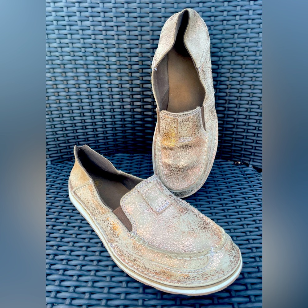 Ariat Cruiser 7.5 ladies Rose Gold colored Shoes